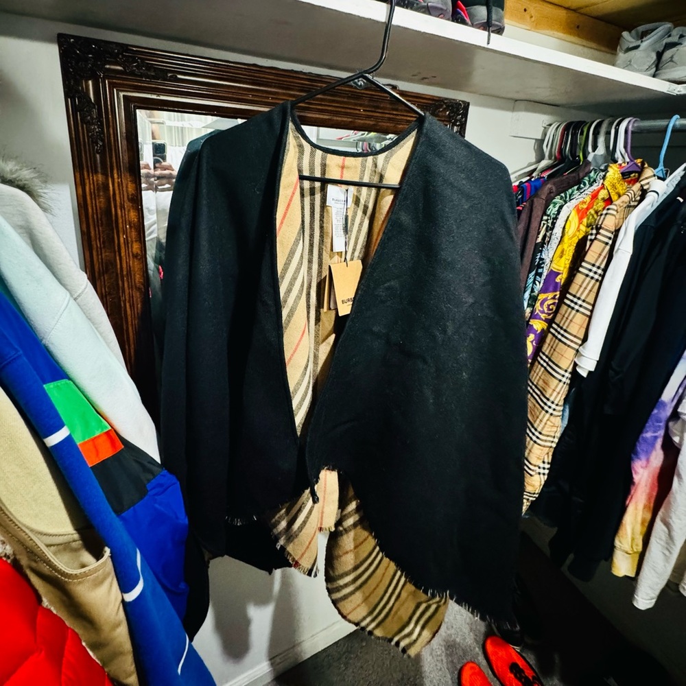 Burberry poncho/cape